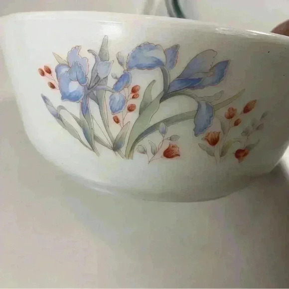 Vintage Pyrex England Blue Iris small casserole dish  with lid - Picture 8 of 10